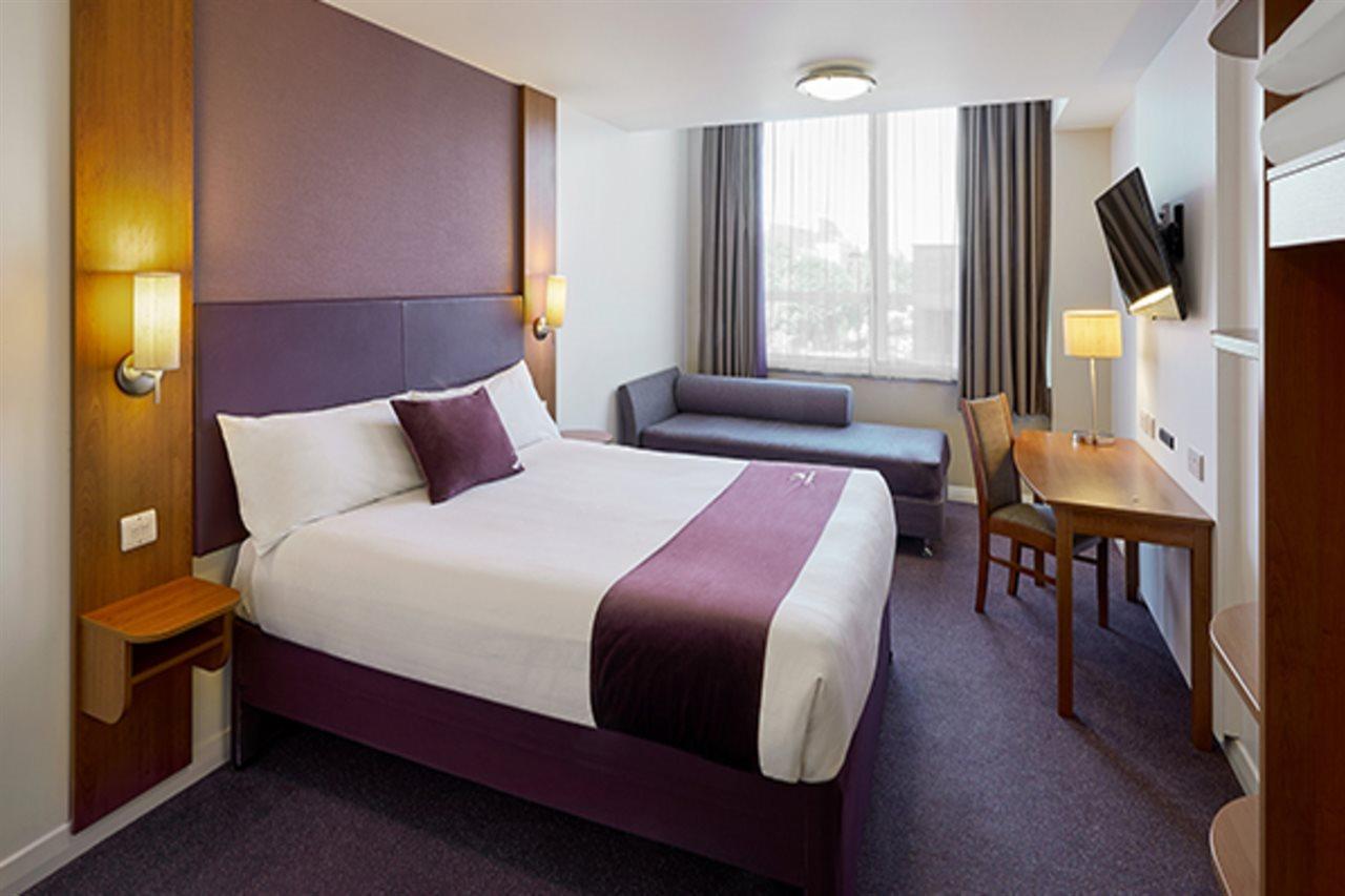 Premier Inn Cambridge Girton  Экстерьер фото