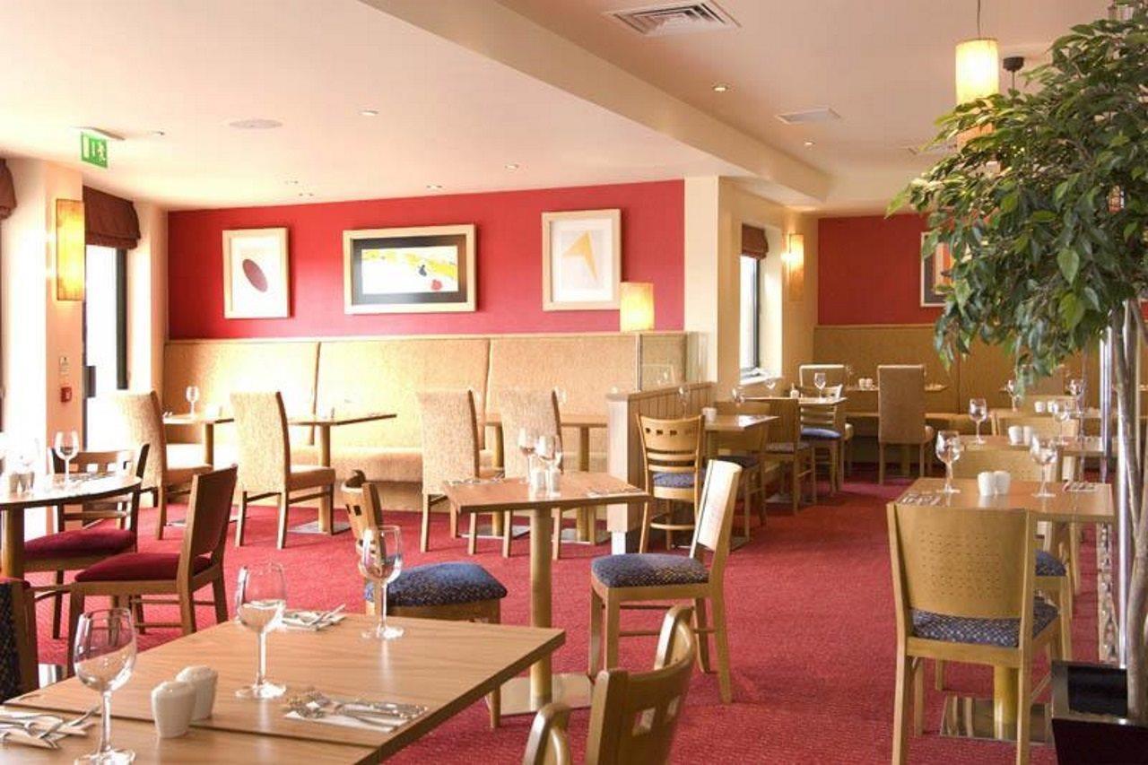 Premier Inn Cambridge Girton  Экстерьер фото