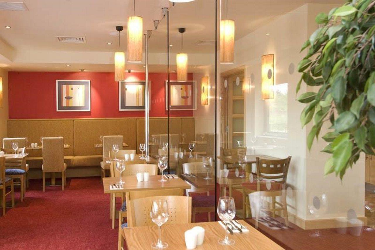 Premier Inn Cambridge Girton  Экстерьер фото