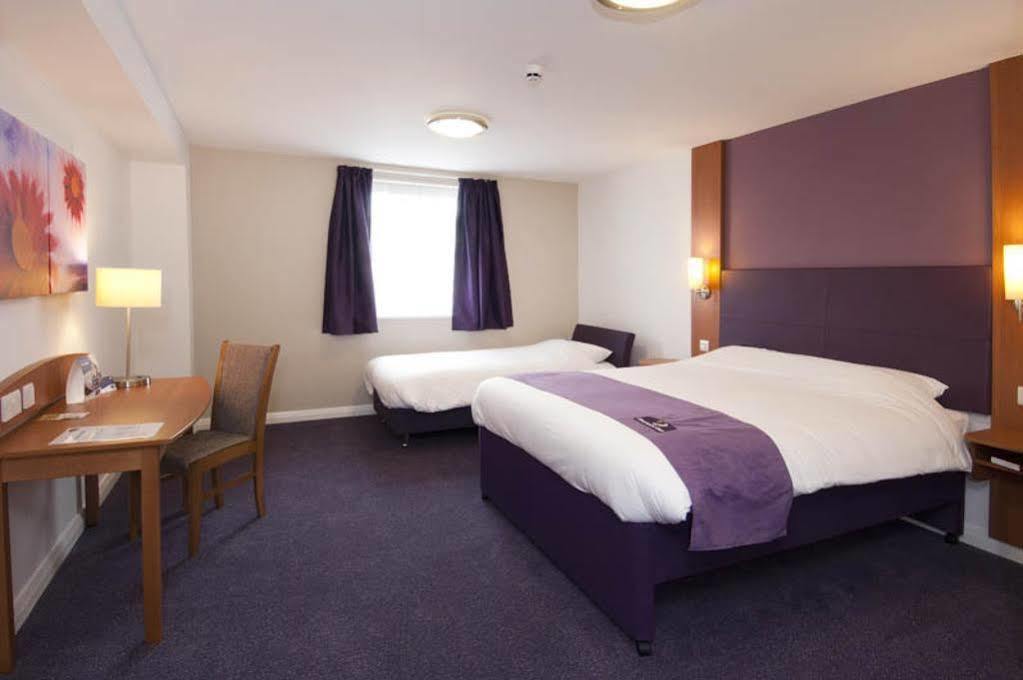 Premier Inn Cambridge Girton  Экстерьер фото