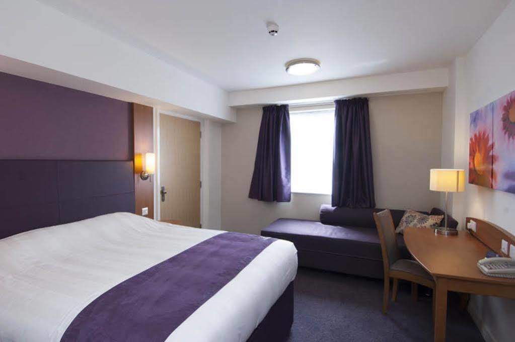 Premier Inn Cambridge Girton  Экстерьер фото