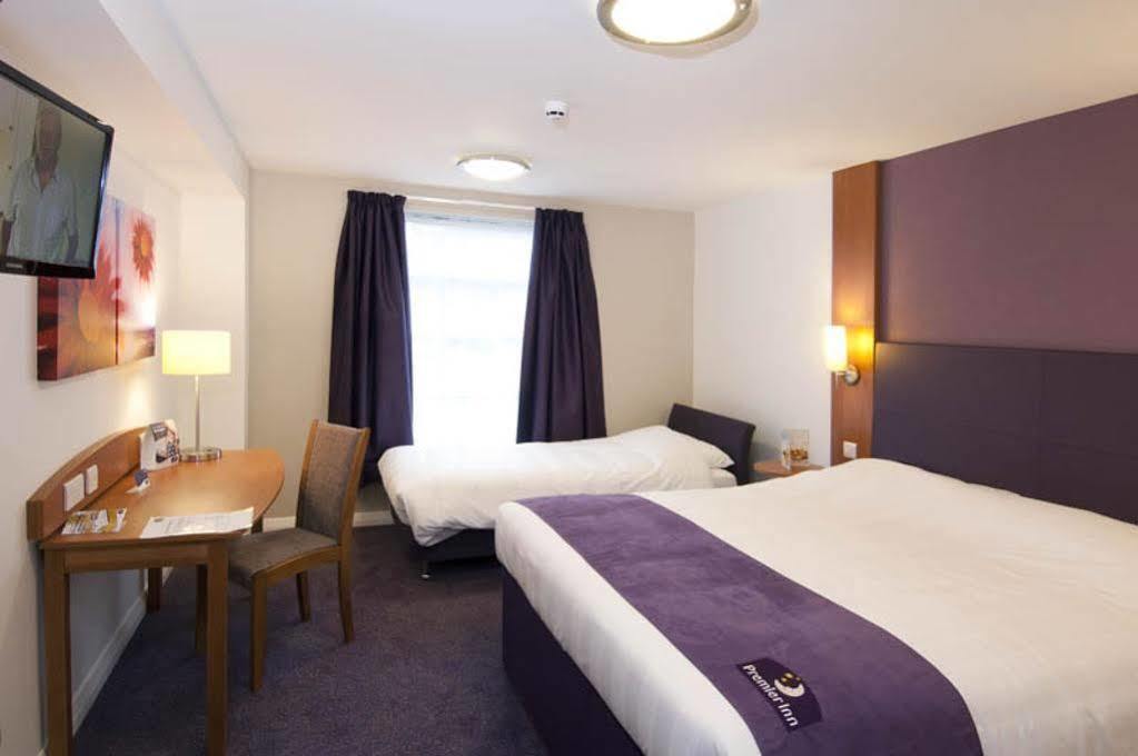 Premier Inn Cambridge Girton  Экстерьер фото