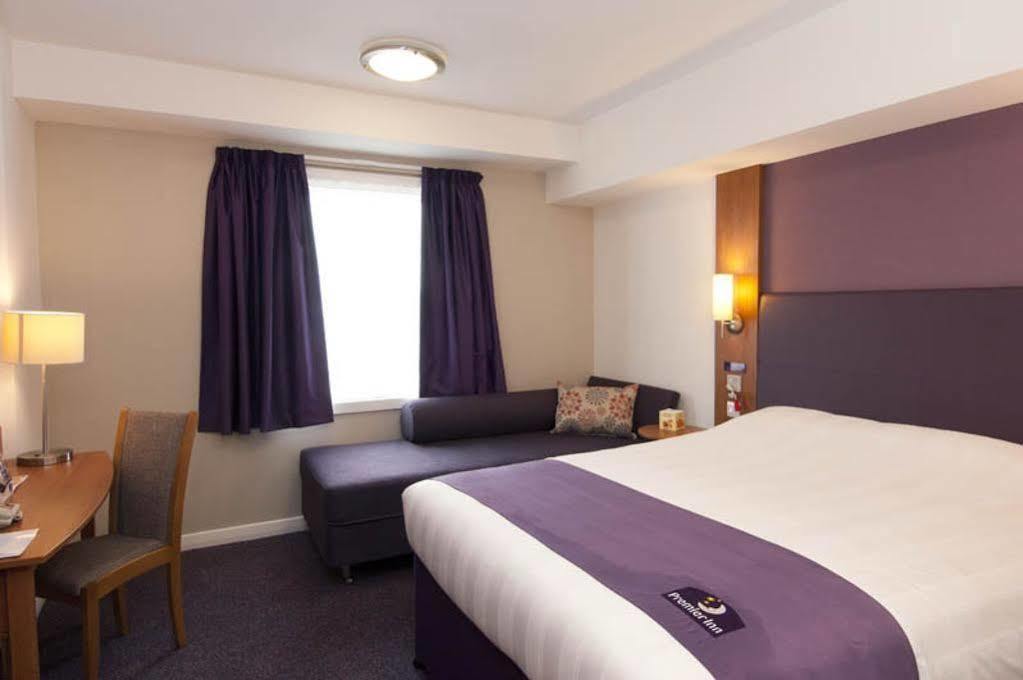 Premier Inn Cambridge Girton  Экстерьер фото